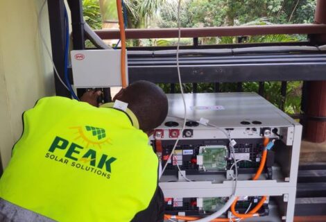 https://www.peaksolar.co.ke/wp-content/uploads/2010/09/peak-solar-technician-1-470x320.jpg